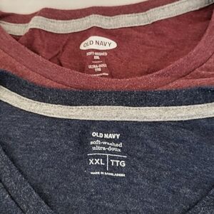 Set Of 2-Old Navy Men's Short Sleeve Tees - Blue and Burgundy, Size XXL